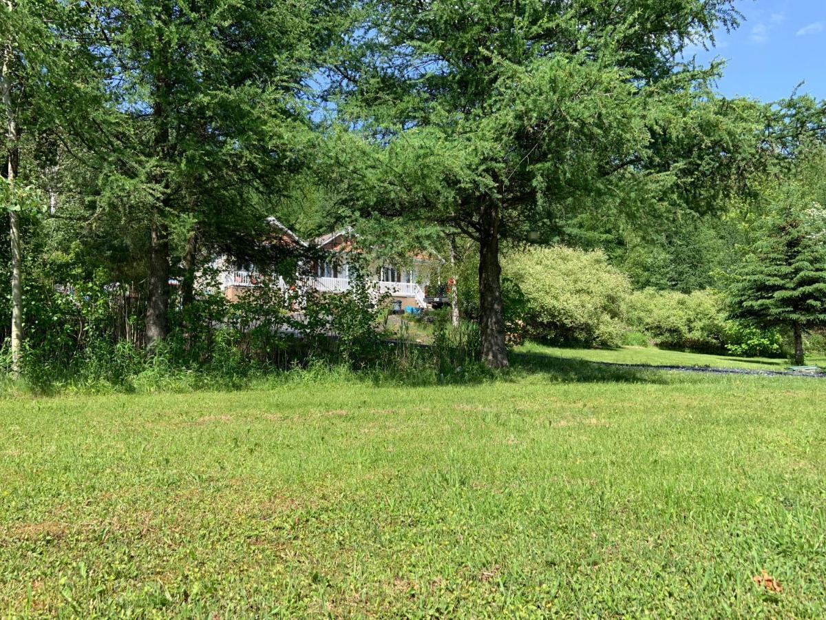 Motel & Chalets --Shefford-Waterloo- Habitation Forest Экстерьер фото